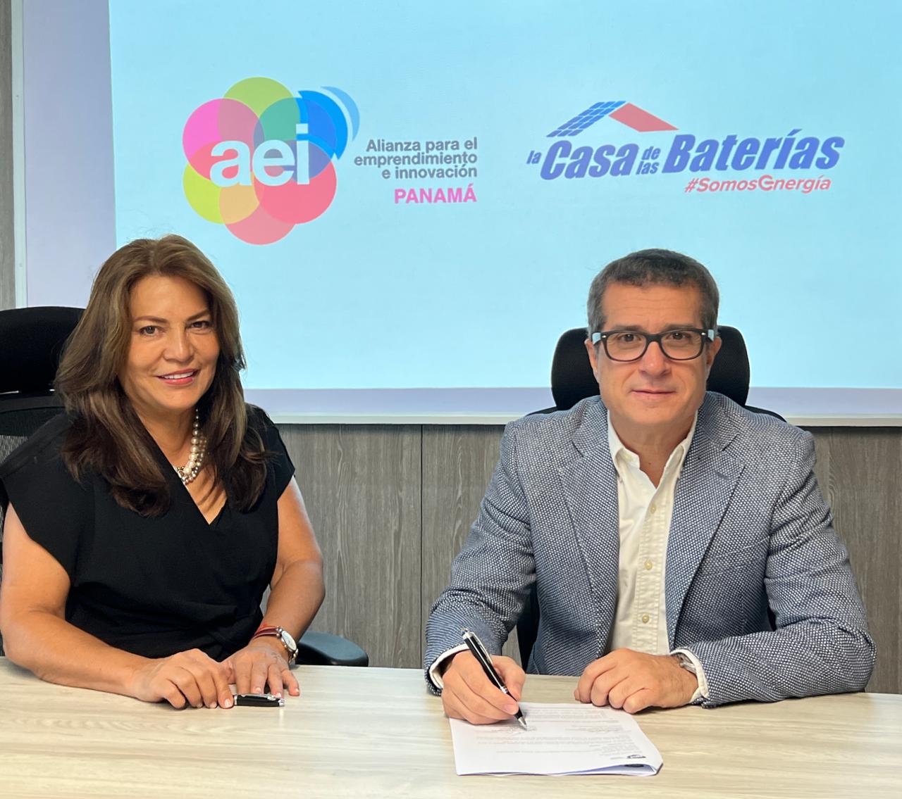 La Casa de las Baterías se une a la Fundación para el Emprendimiento e Innovación para impulsar la empleabilidad de los jóvenes en el país