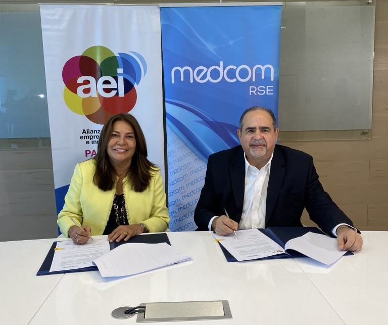 Medcom y la FEIP firman convenio para promover el emprendimiento en Panamá